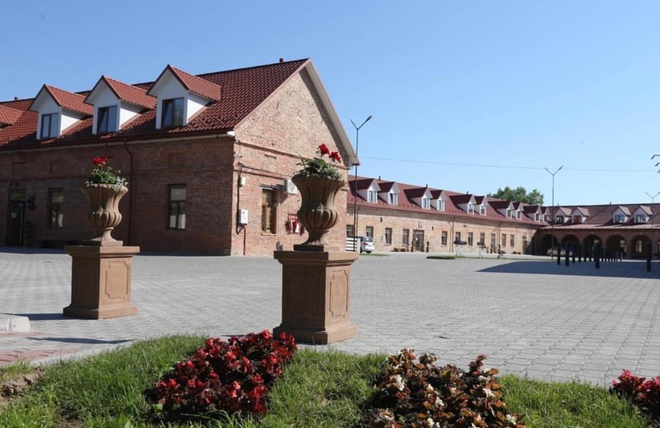 Готель Бережани 外观 照片